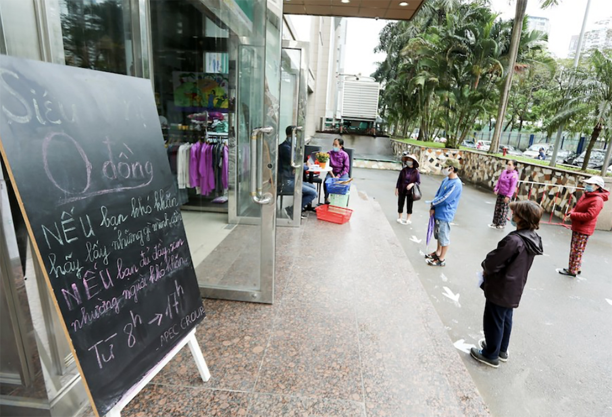 Siêu thị Hạnh phúc 0 đồng giúp người nghèo tại Hà Nội những ngày dịch Covid-19